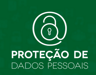 Ilustração com um fundo verde. No centro da imagem há o desenho de uma arroba, em que há, no centro, um cadeado aberto. Na parte inferior da imagem, está escrito, em branco "Proteção de Dados Pessoais".