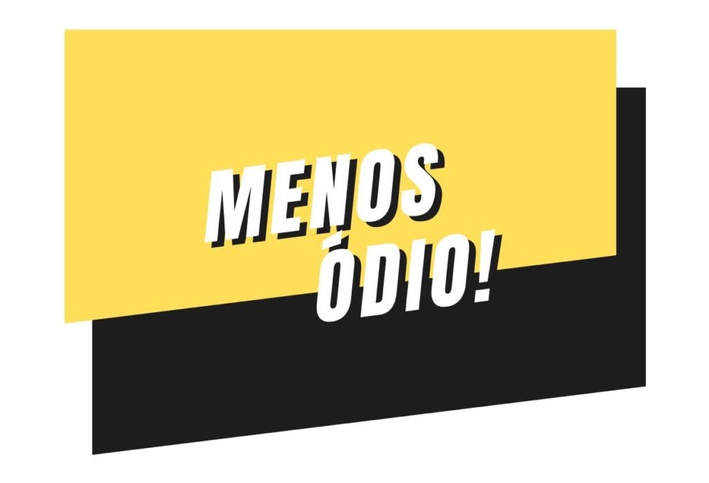 Imagem com fundo amarelo em cima sobreposto a um fundo preto. Em branco e letras garrafais está grafado "menos ódio".